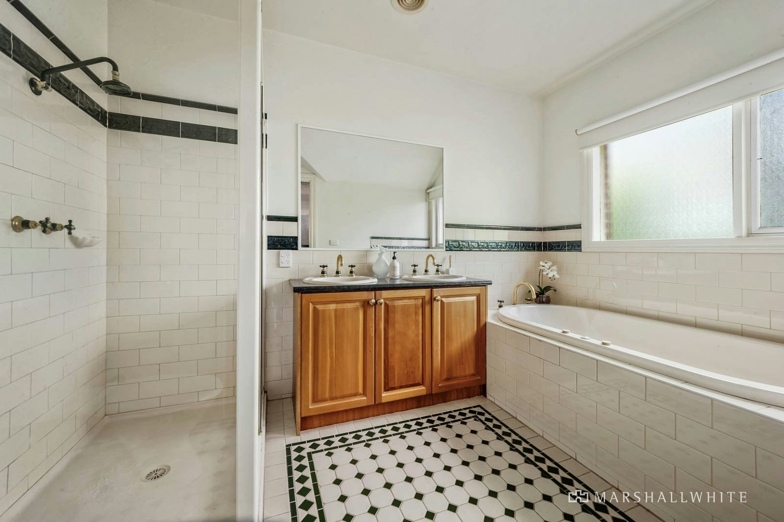 10 Kinsale Crescent, Balwyn, VIC