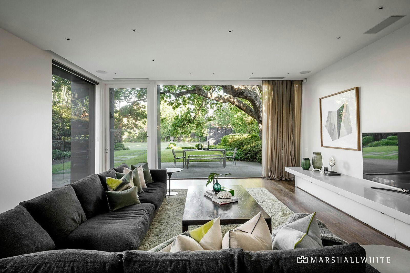 42 Avenue Athol, Canterbury, VIC