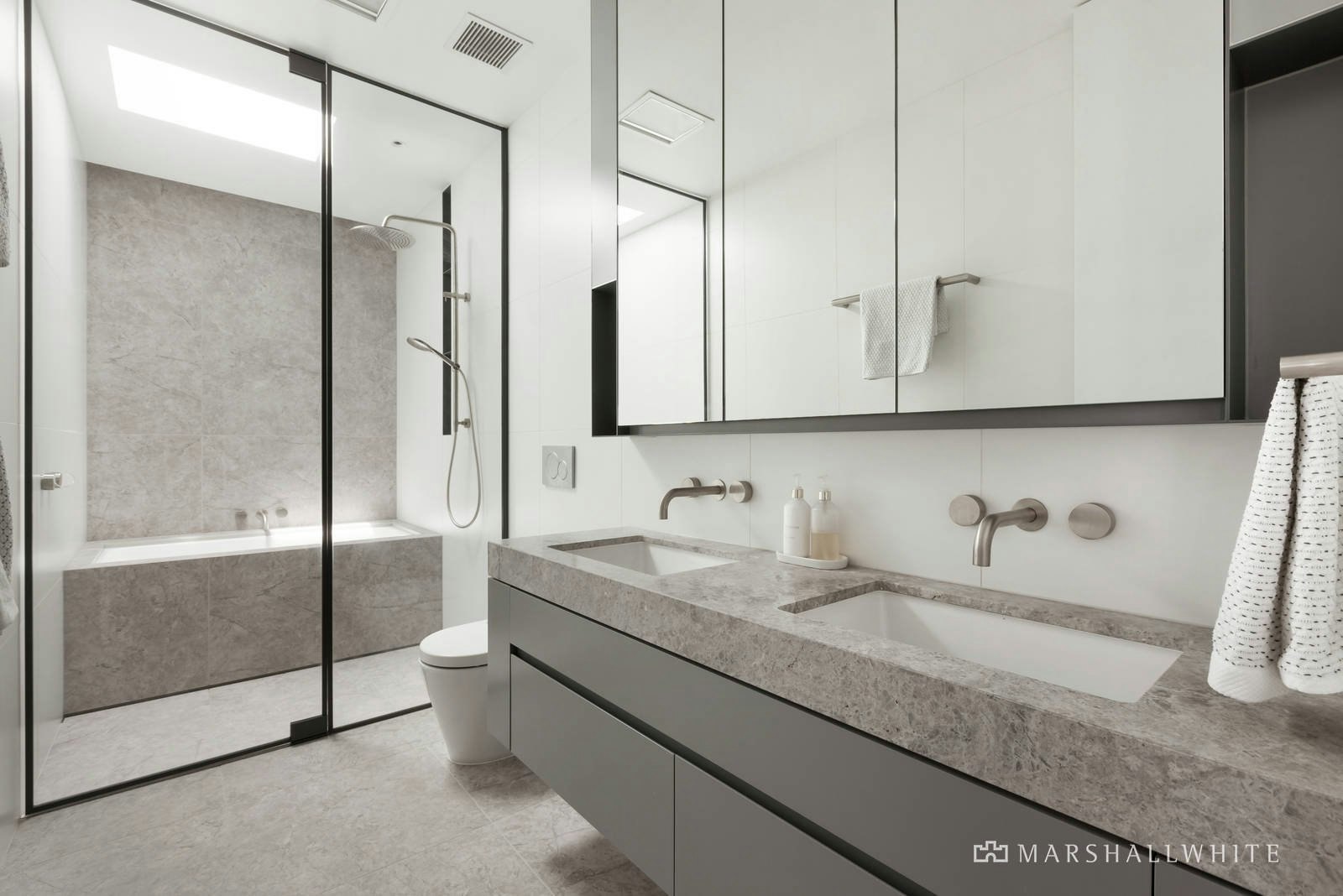 202/2a Nyora Street, Malvern East, VIC