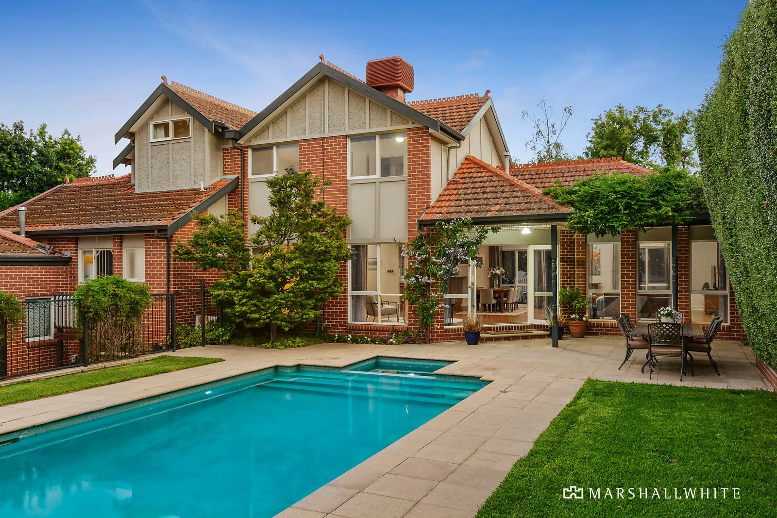10 Kinsale Crescent, Balwyn, VIC