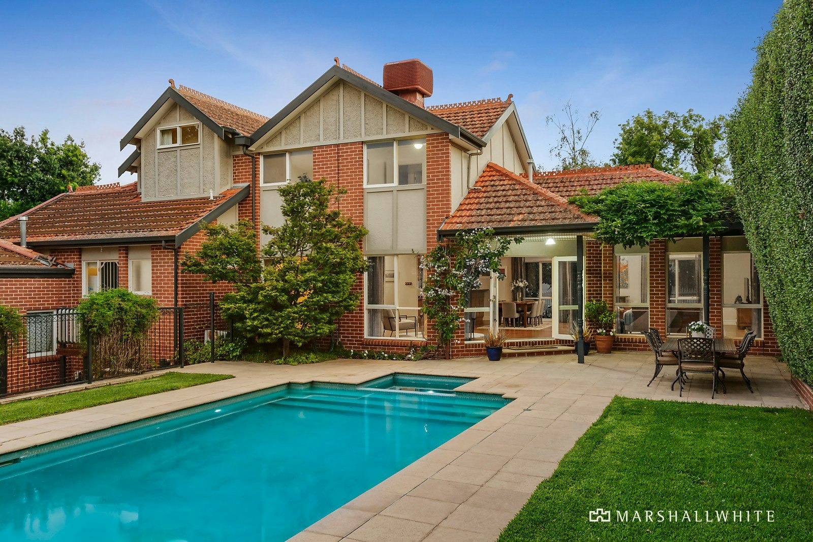 10 Kinsale Crescent, Balwyn, VIC