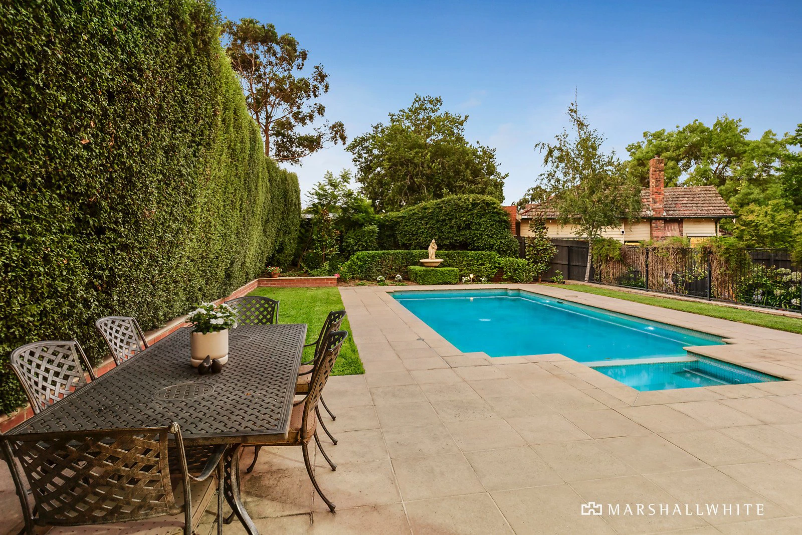 10 Kinsale Crescent, Balwyn, VIC