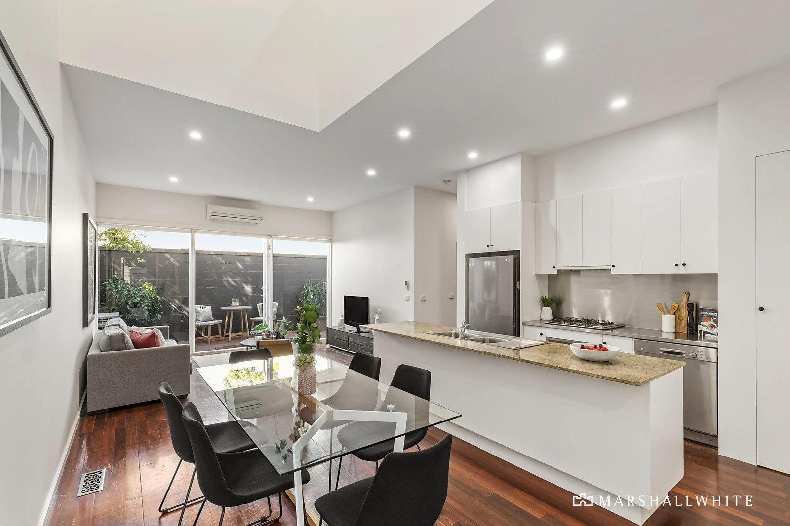 19 Carter Street, Albert Park, VIC