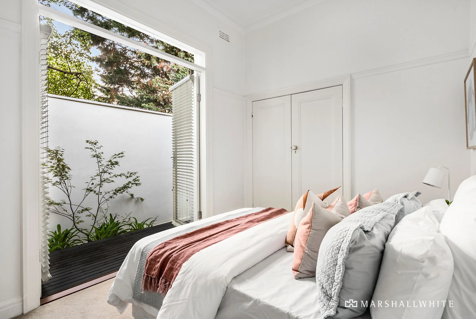 2/33 Tintern Avenue, Toorak, VIC