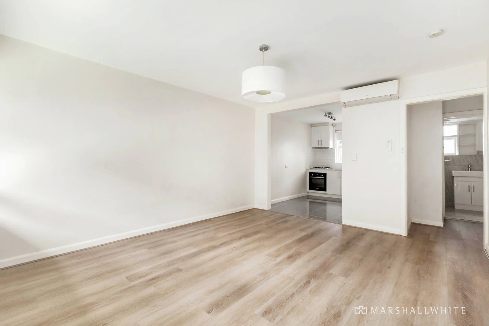 2/13 Lewisham Road, Windsor, VIC
