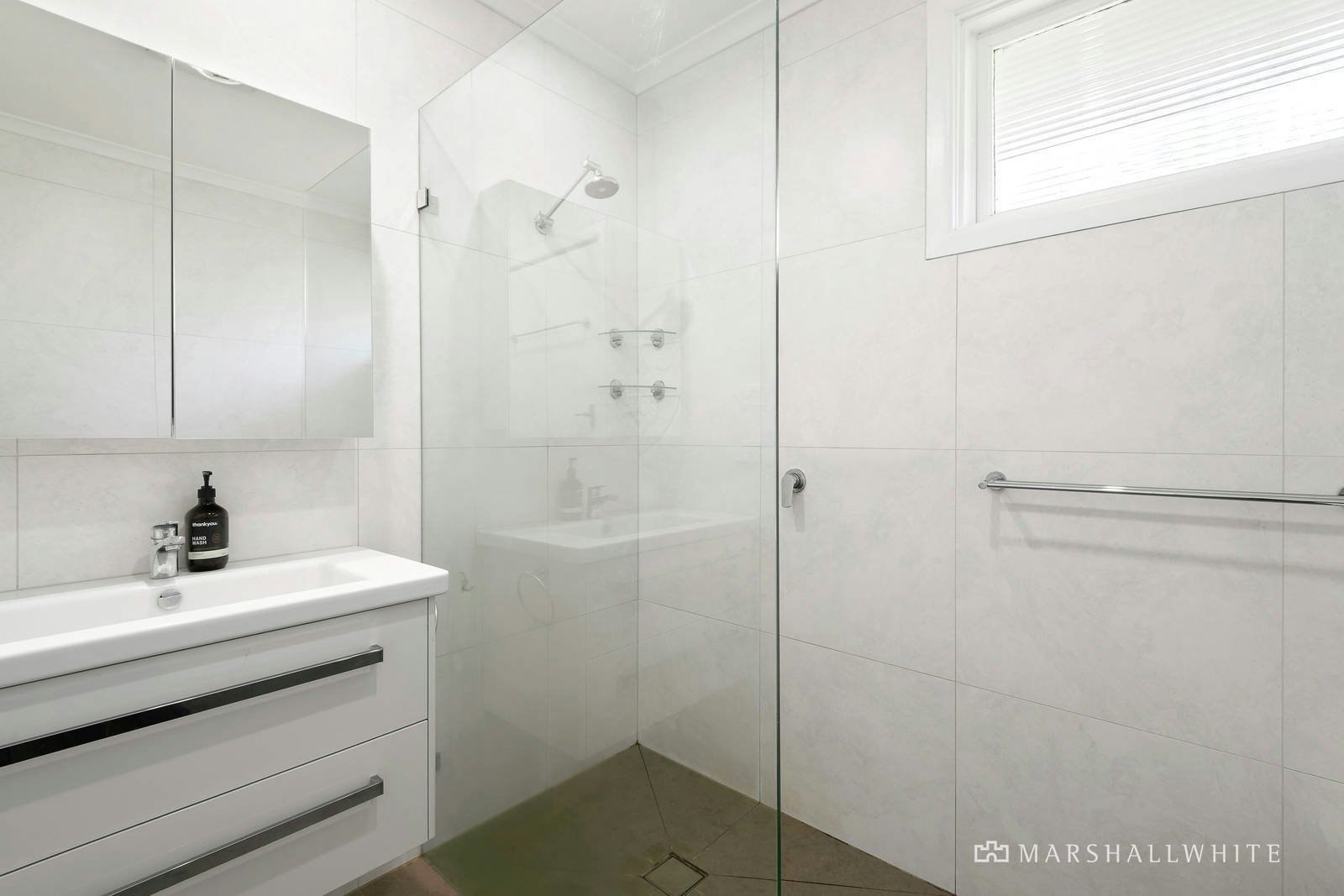 2/11 Kingfield Court, Camberwell, VIC