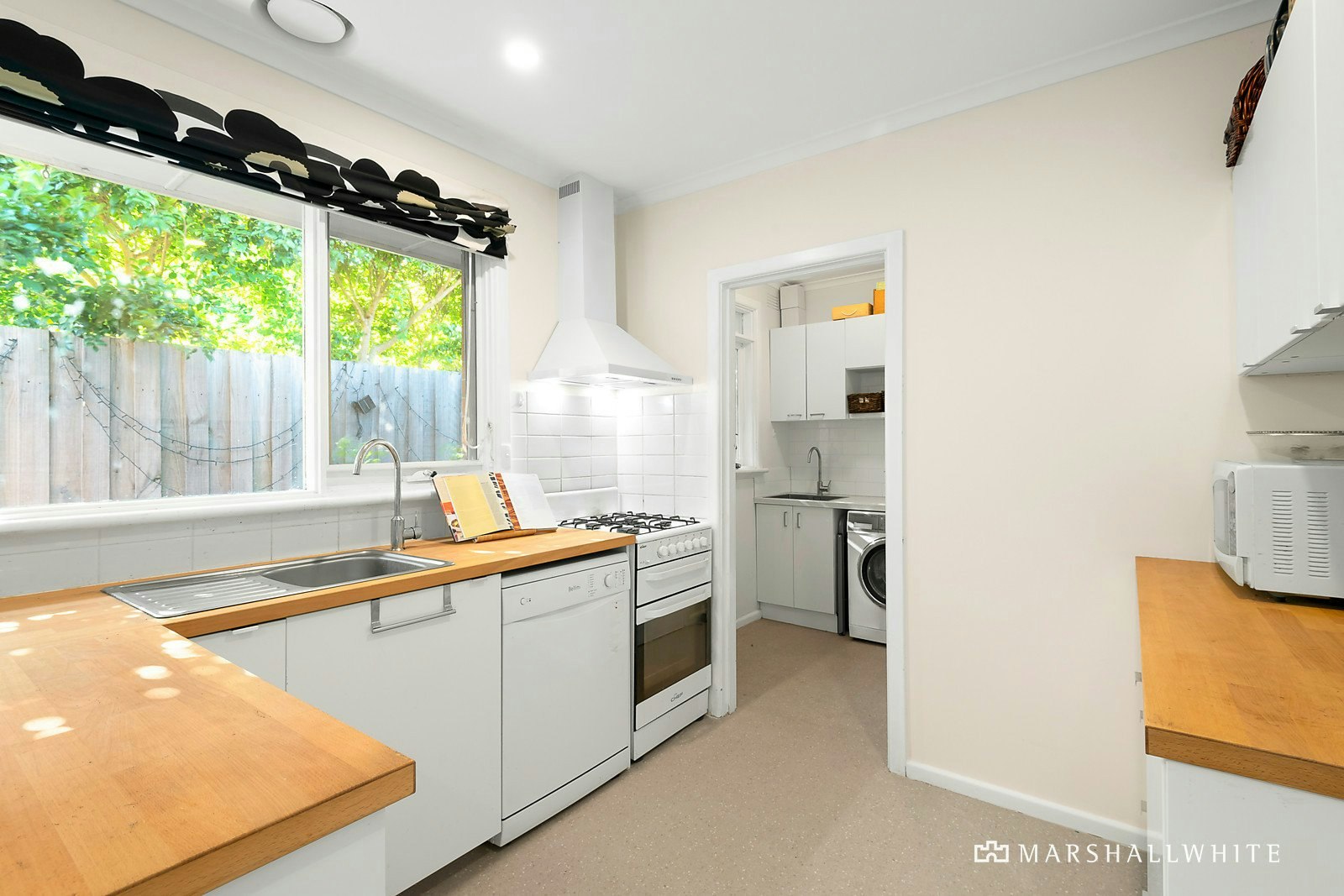 2/11 Kingfield Court, Camberwell, VIC