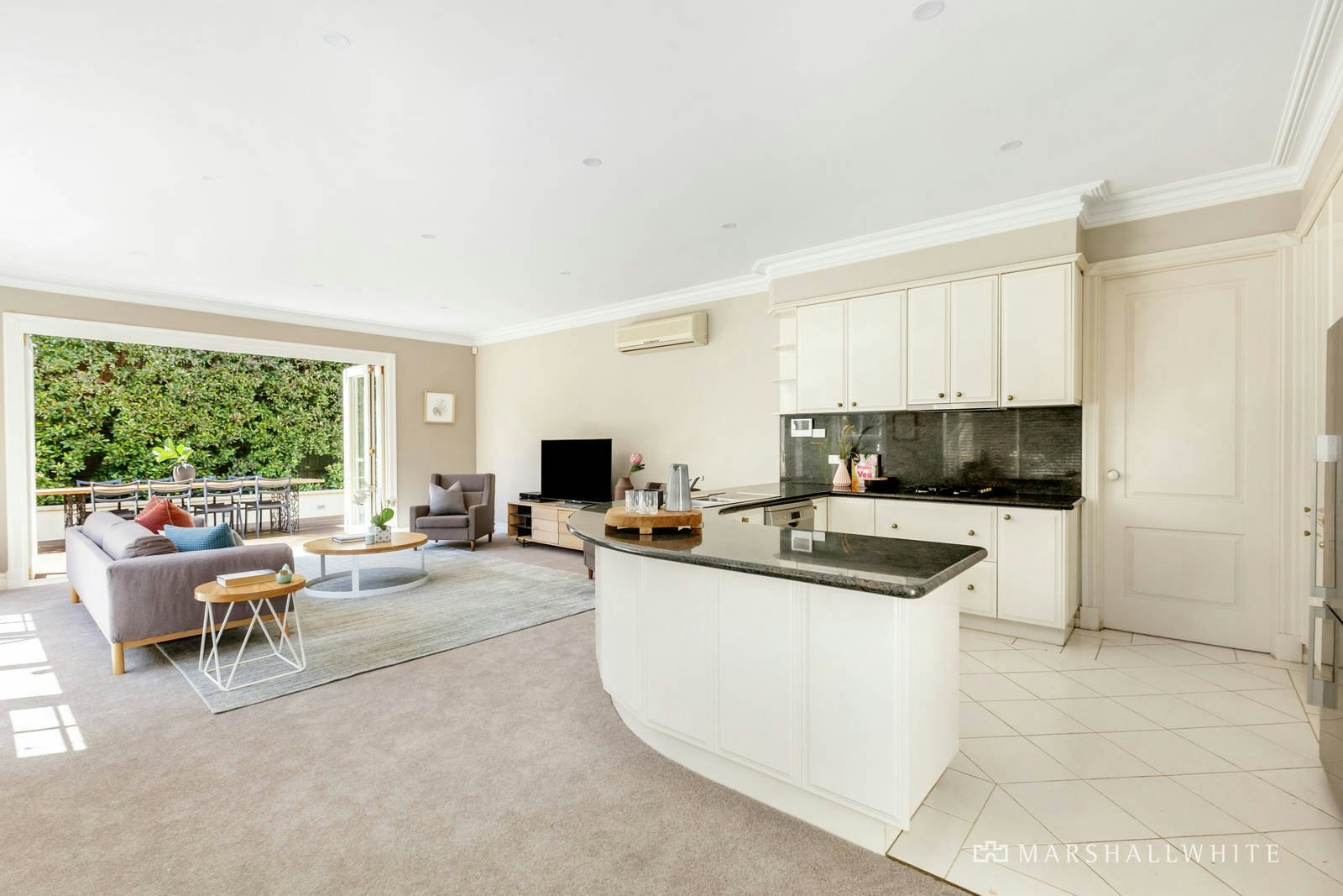 8 Esplanade Avenue, Brighton, VIC