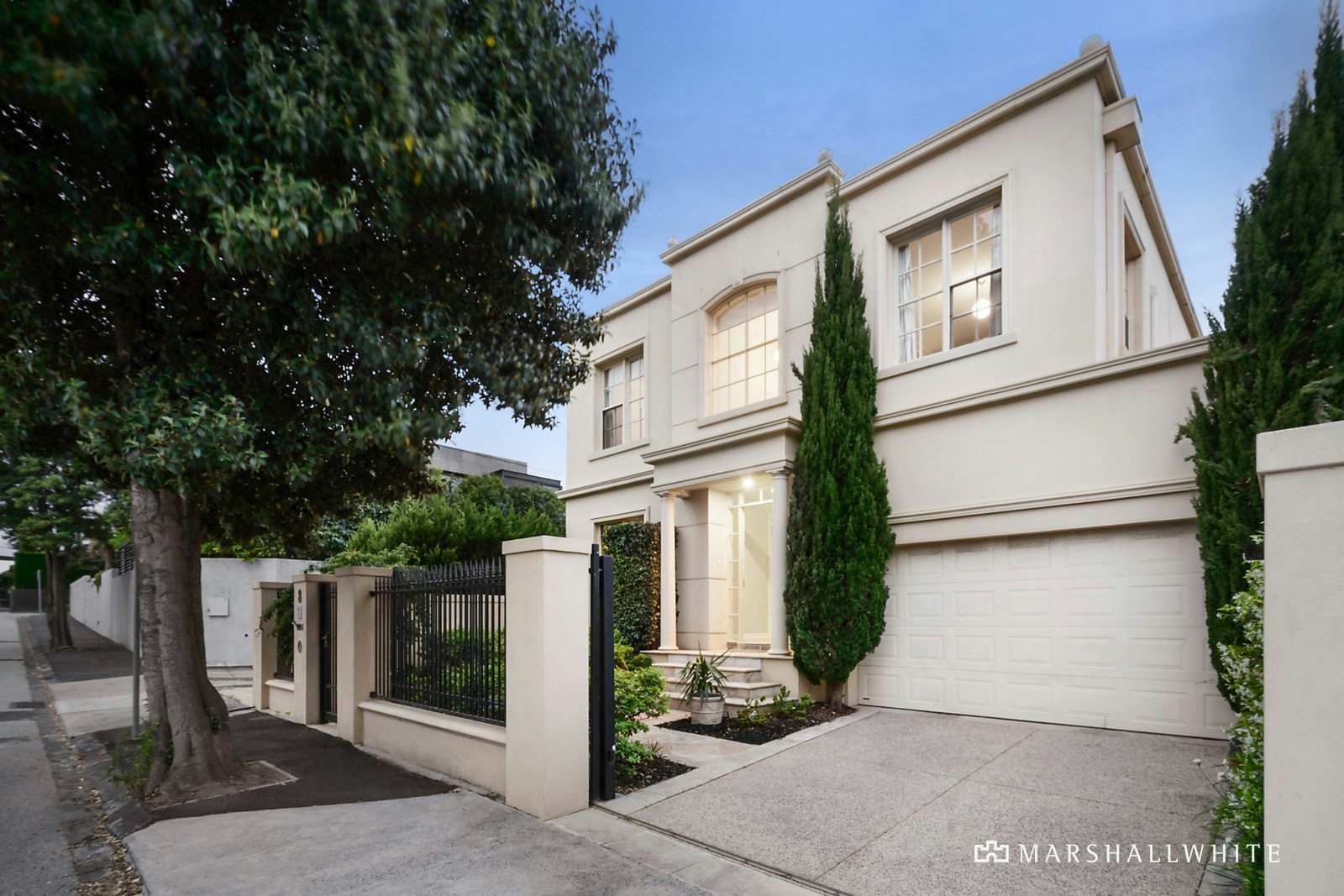8 Esplanade Avenue, Brighton, VIC