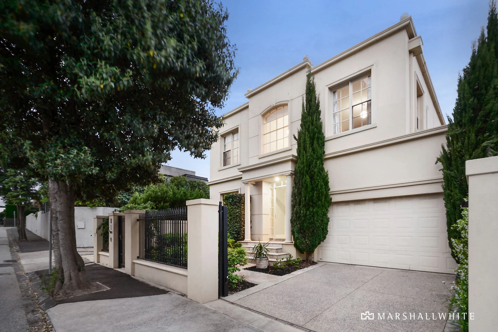 8 Esplanade Avenue, Brighton, VIC
