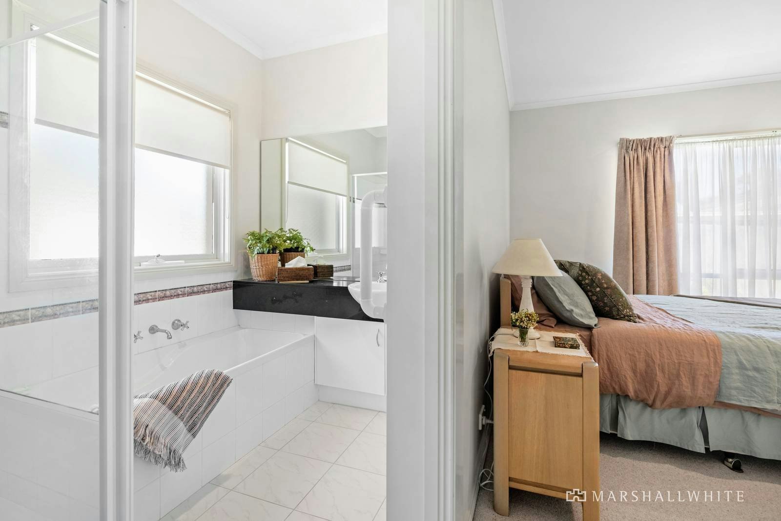 4/7 Lucerne Avenue, Mornington, VIC