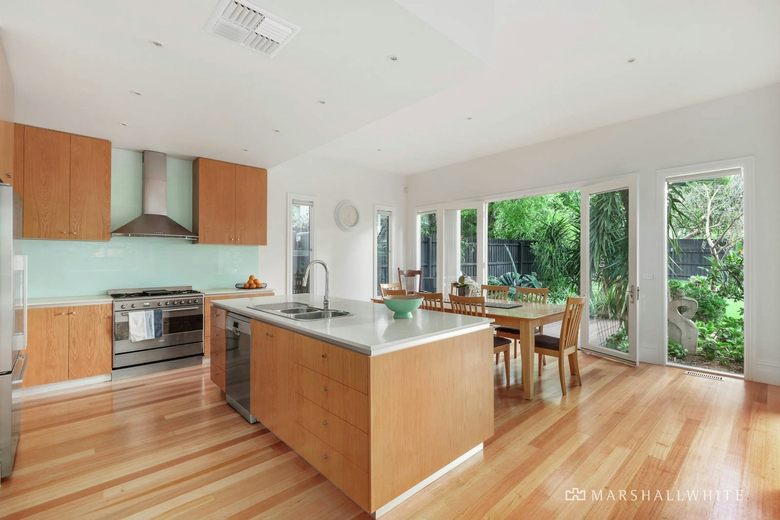 8 Rowell Avenue, Camberwell, VIC