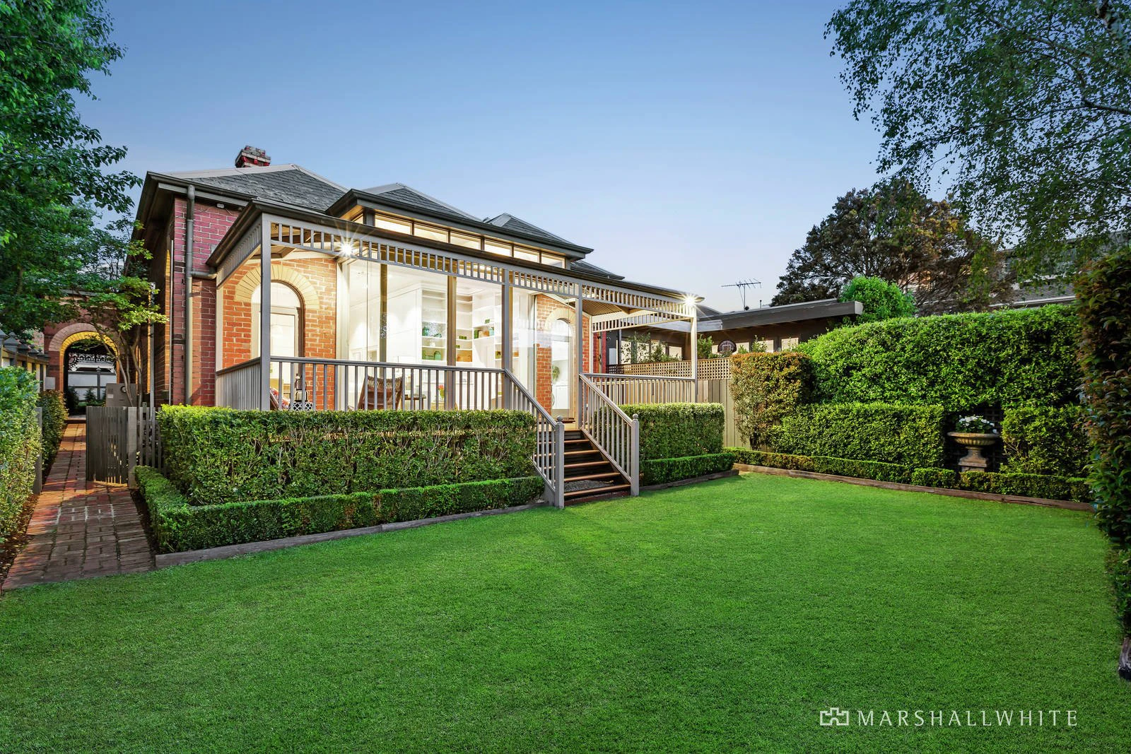 28 Royal Crescent, Armadale, VIC