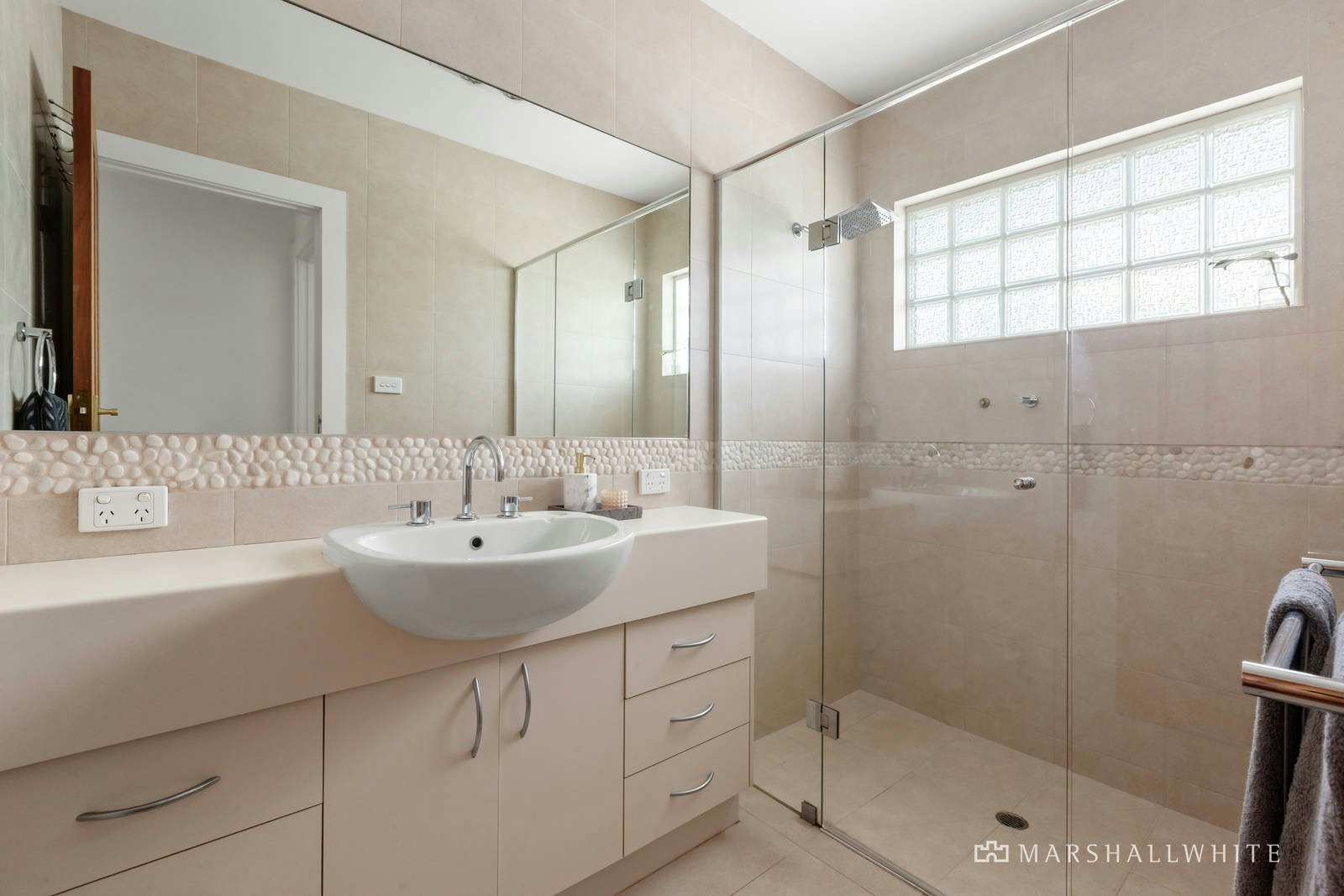 22 Dillon Grove, Glen Iris, VIC