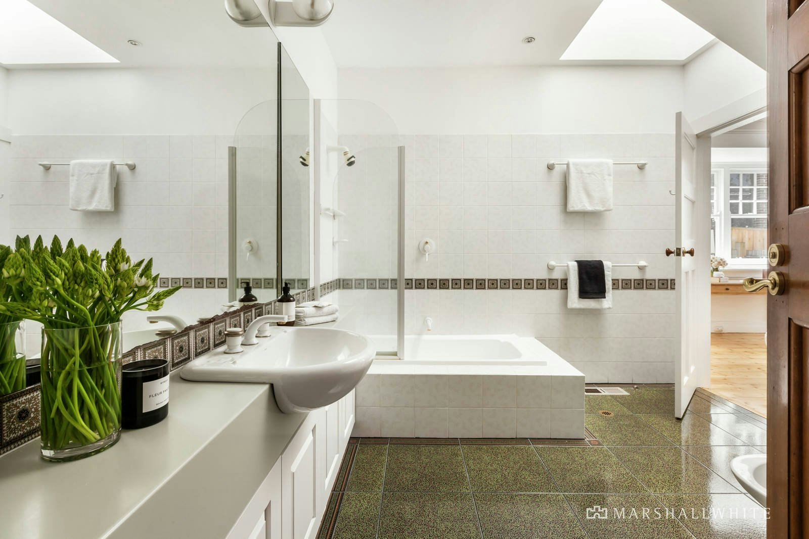 17 Rochester Road, Canterbury, VIC