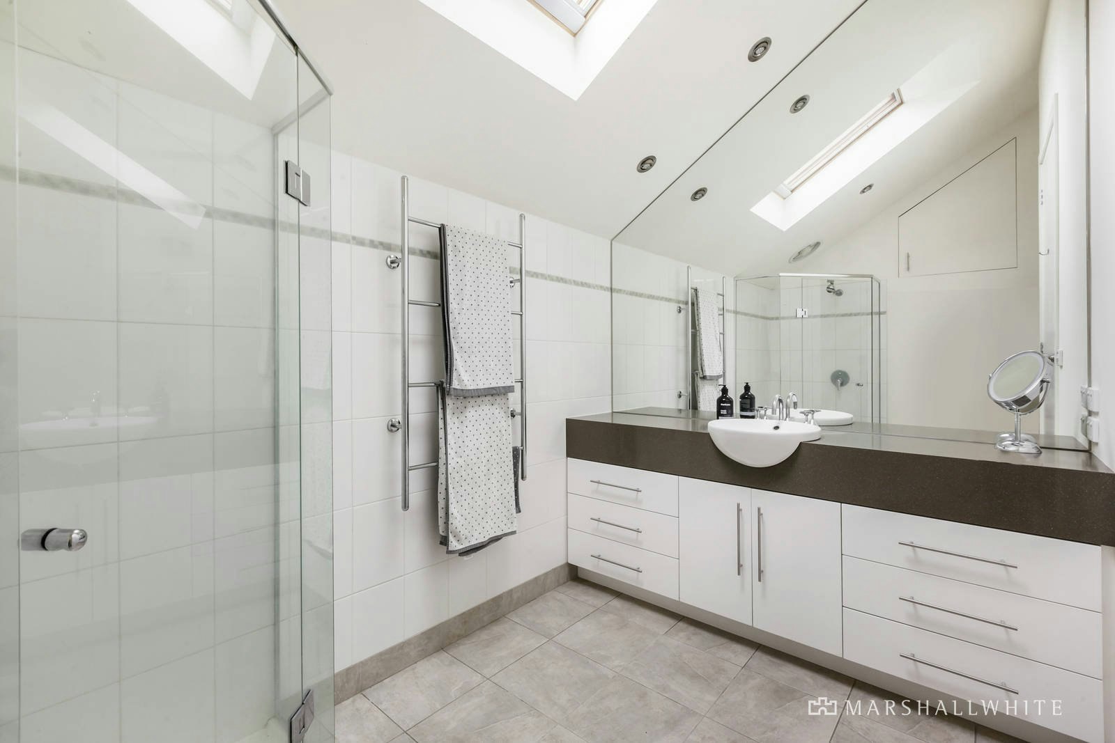 2 Oberon Avenue, Hawthorn East, VIC