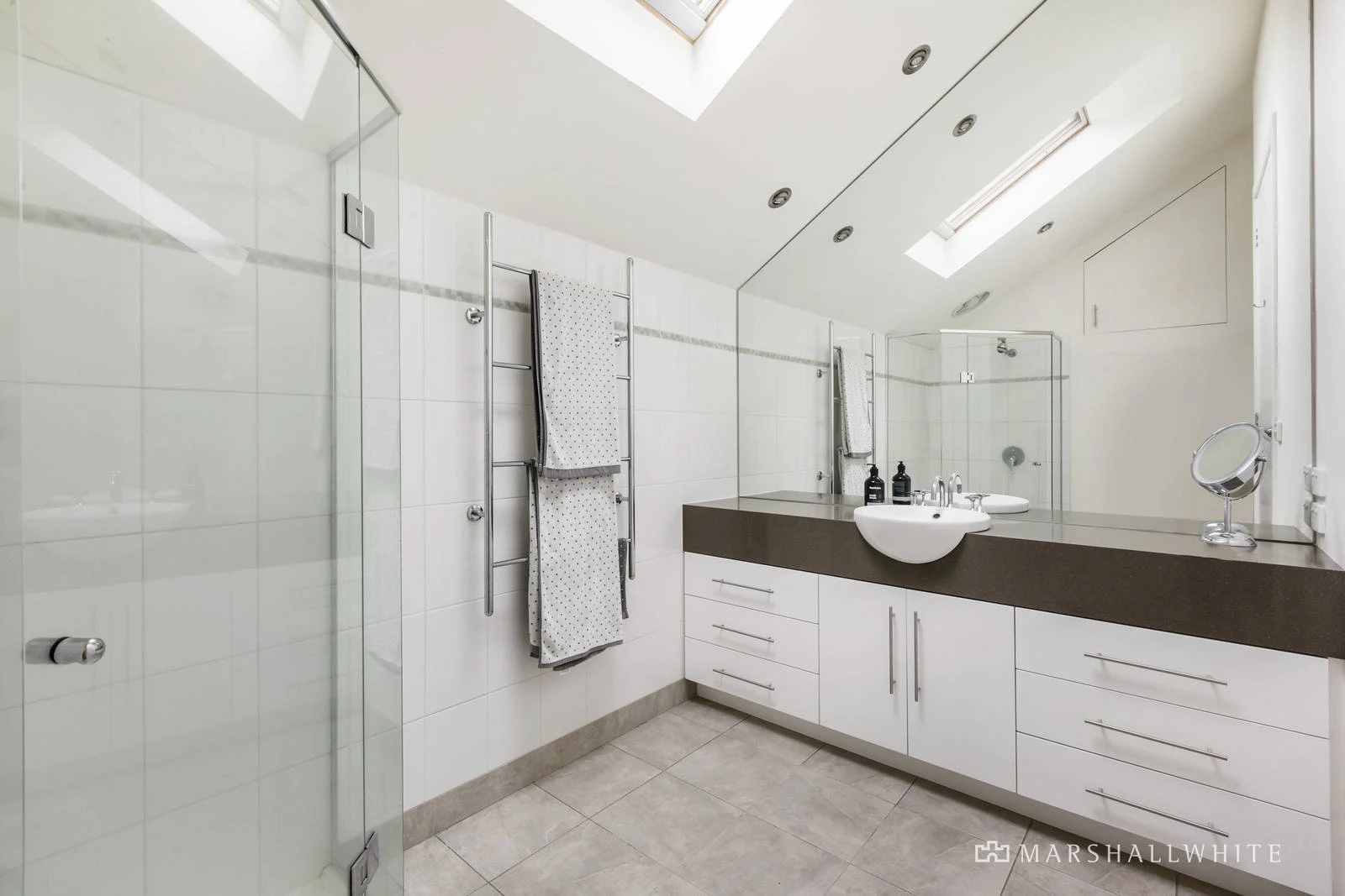2 Oberon Avenue, Hawthorn East, VIC