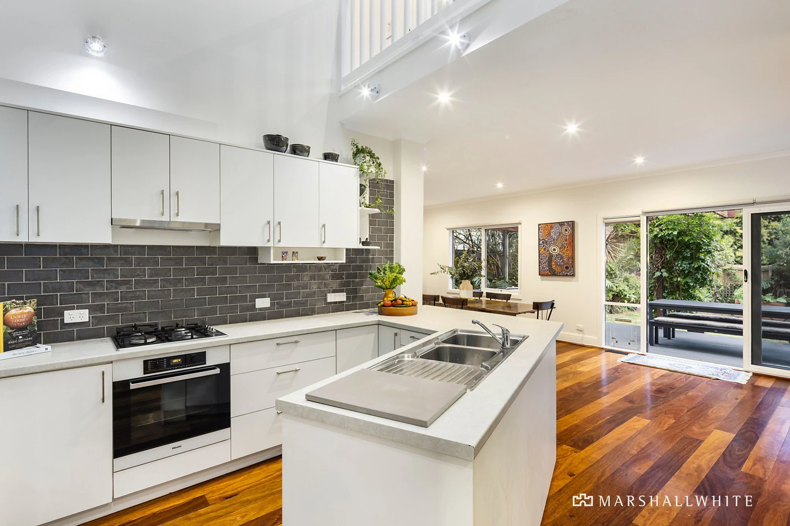 6 Byrne Avenue, Elwood, VIC