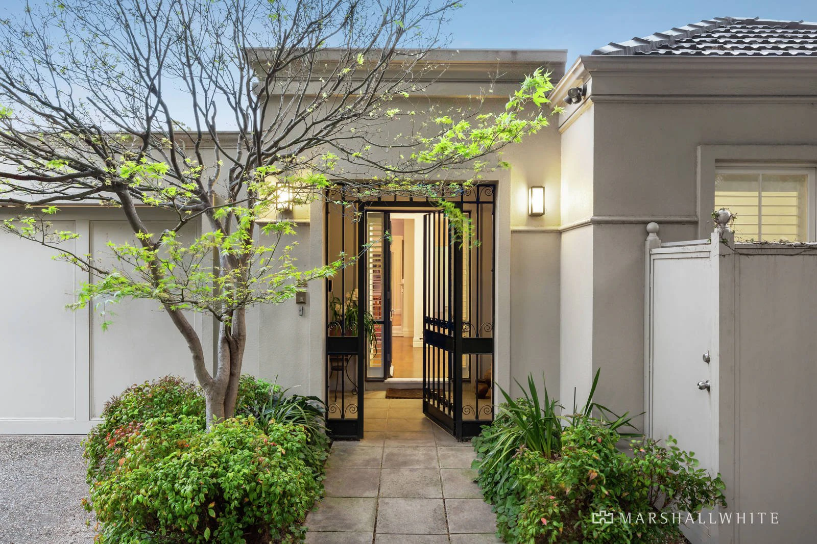 2/14 Devorgilla Avenue, Toorak, VIC