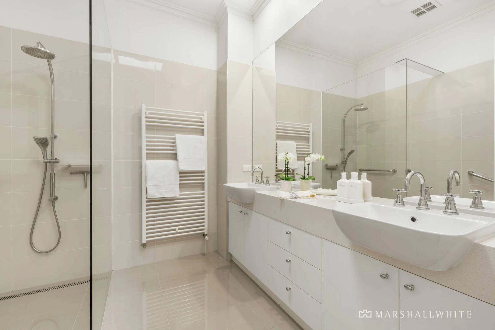 2/14 Devorgilla Avenue, Toorak, VIC