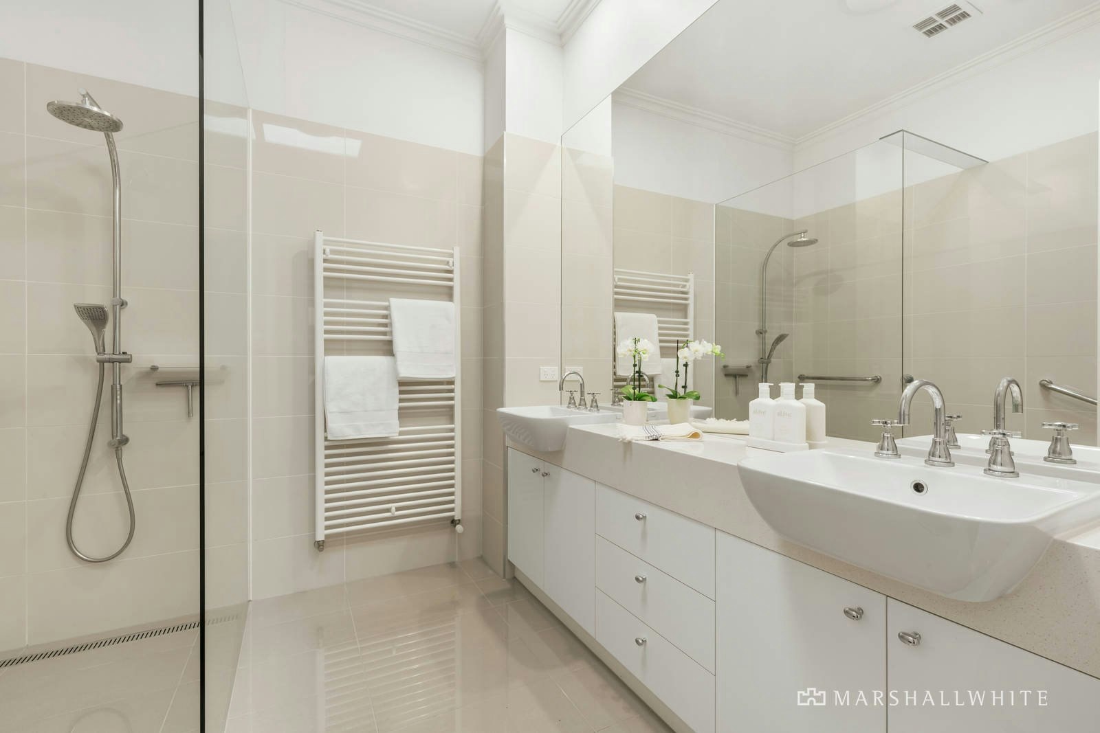 2/14 Devorgilla Avenue, Toorak, VIC