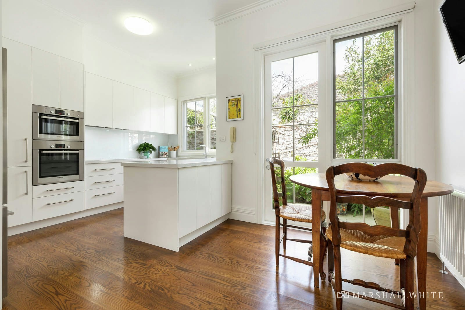 2/14 Devorgilla Avenue, Toorak, VIC