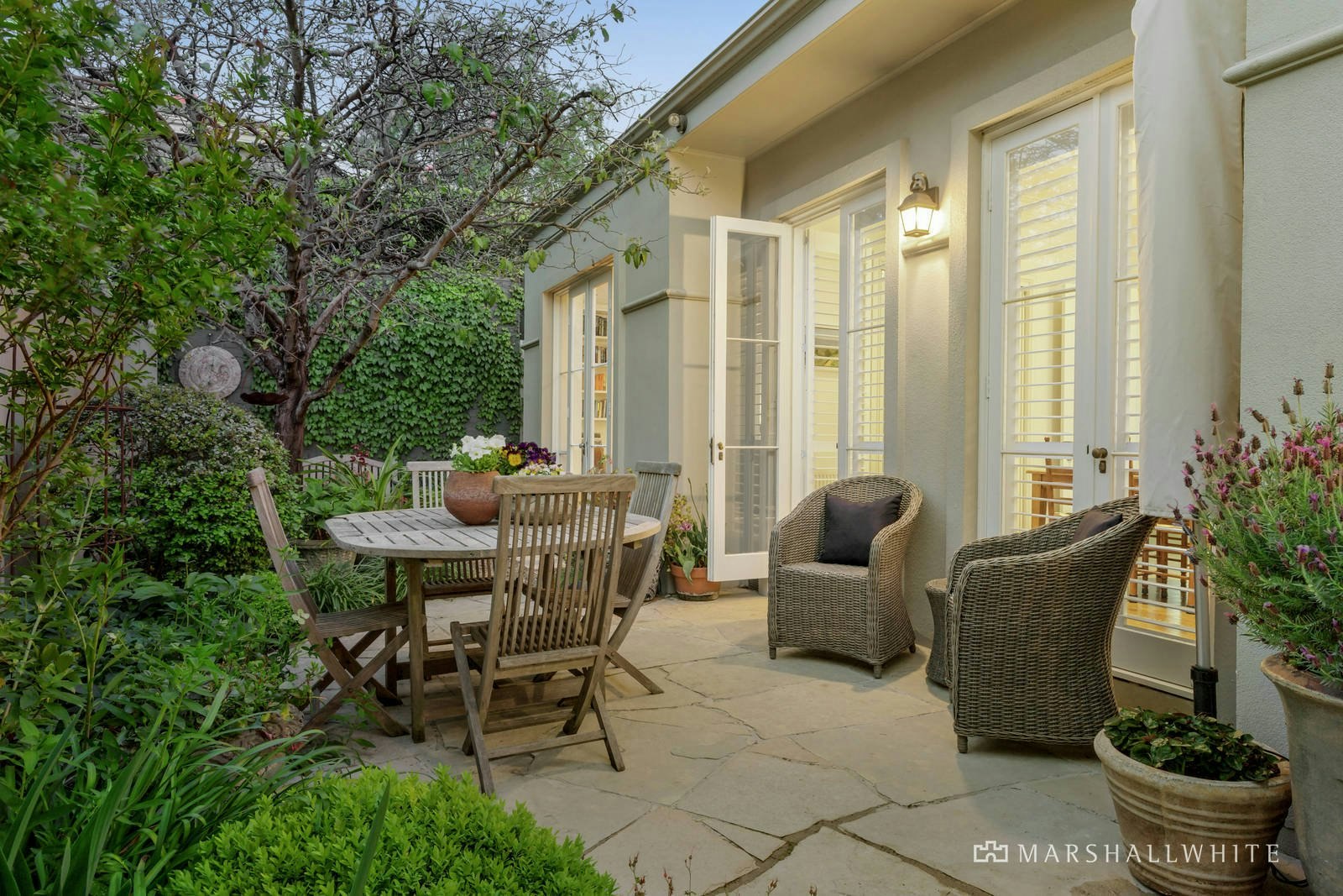 2/14 Devorgilla Avenue, Toorak, VIC