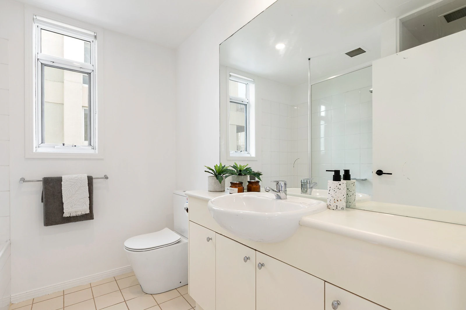 11/2 Seisman Place, Port Melbourne, VIC