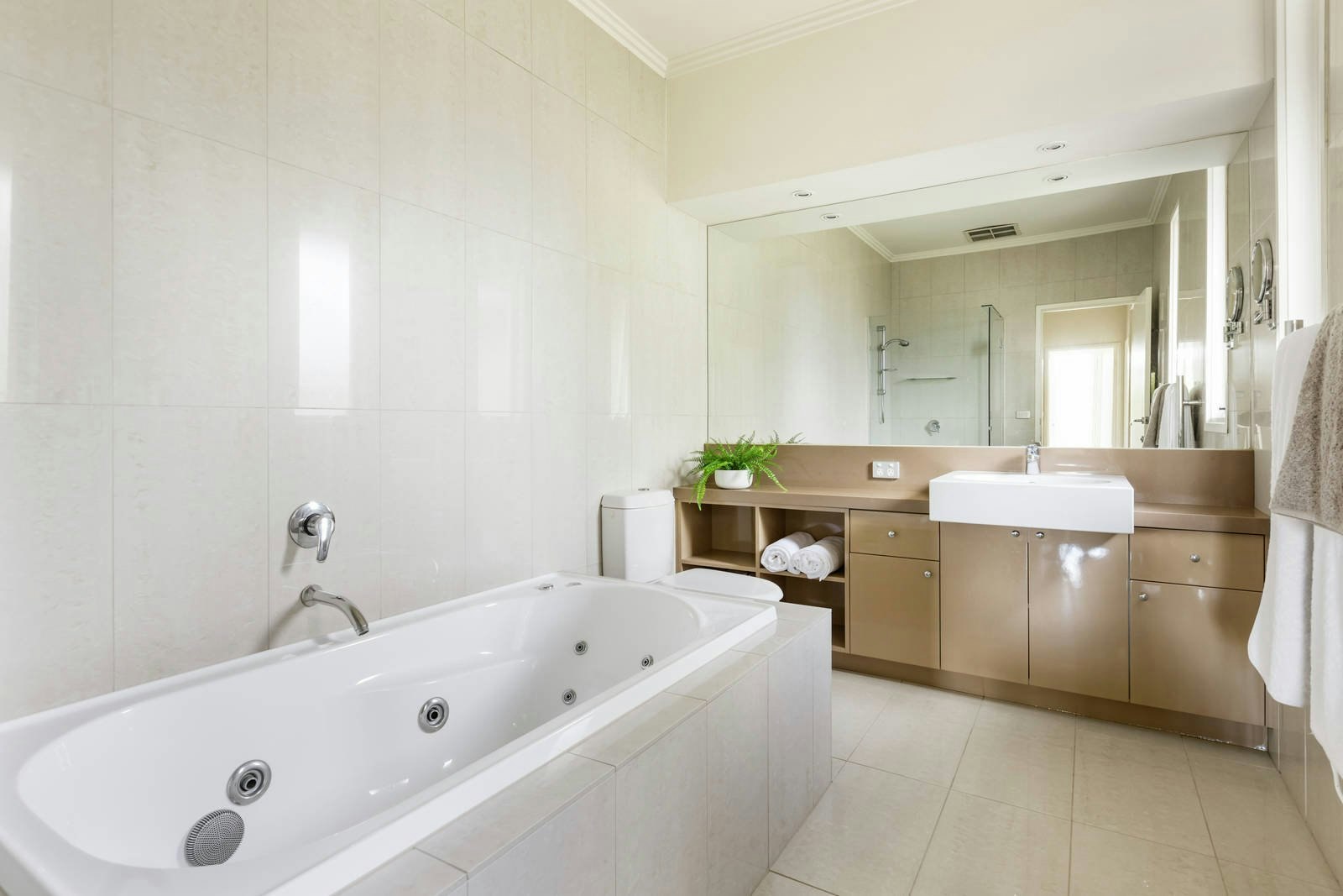 1/4 Rowland Street, Kew, VIC