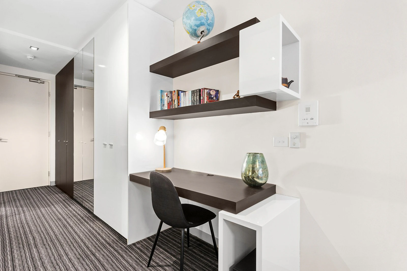 8/17 Robe Street, St Kilda, VIC