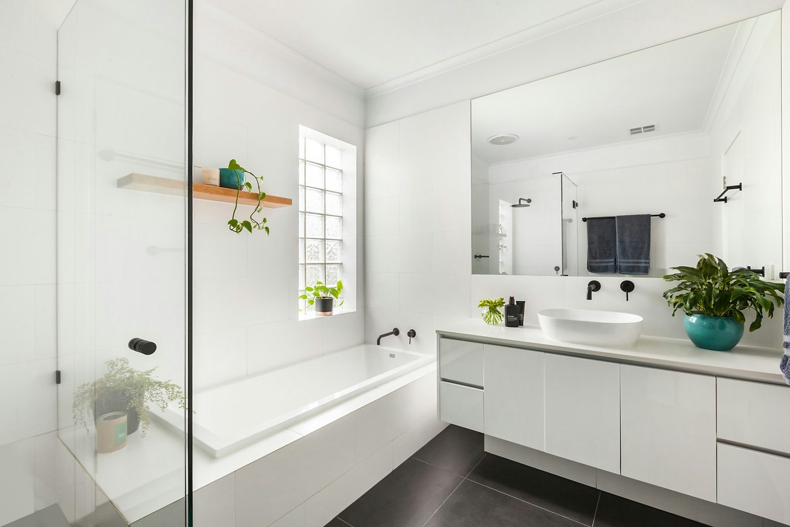 2/5 The Rialto West, Malvern East, VIC