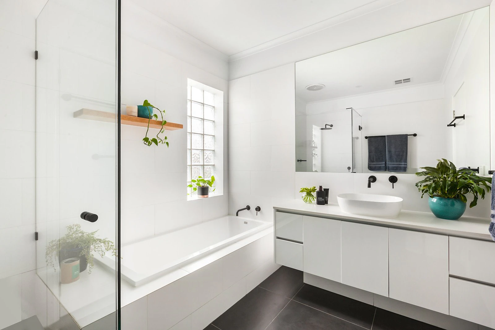 2/5 The Rialto West, Malvern East, VIC