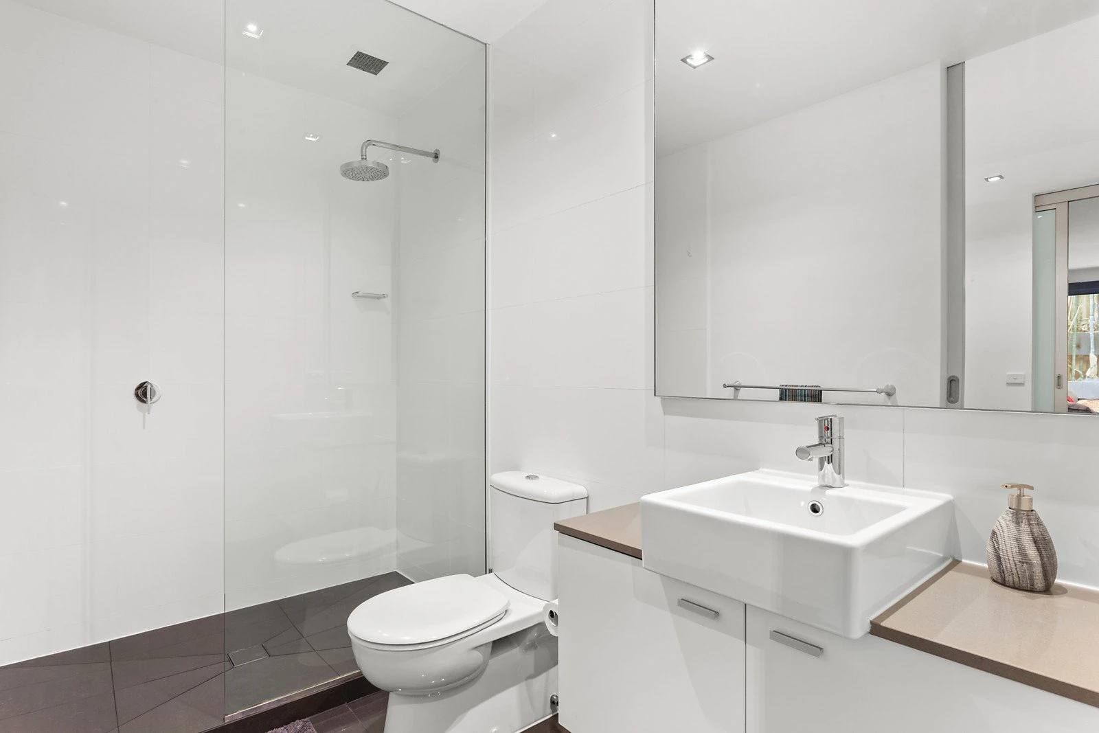8/17 Robe Street, St Kilda, VIC