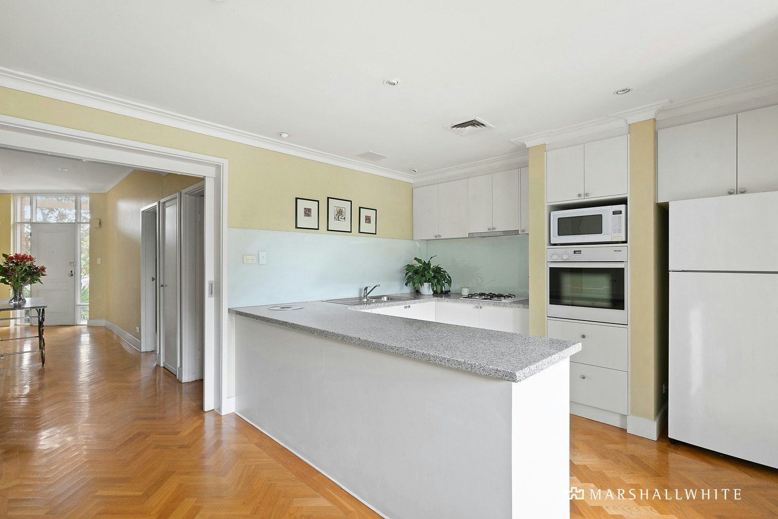 8 Ellesmore Court, Kew, VIC