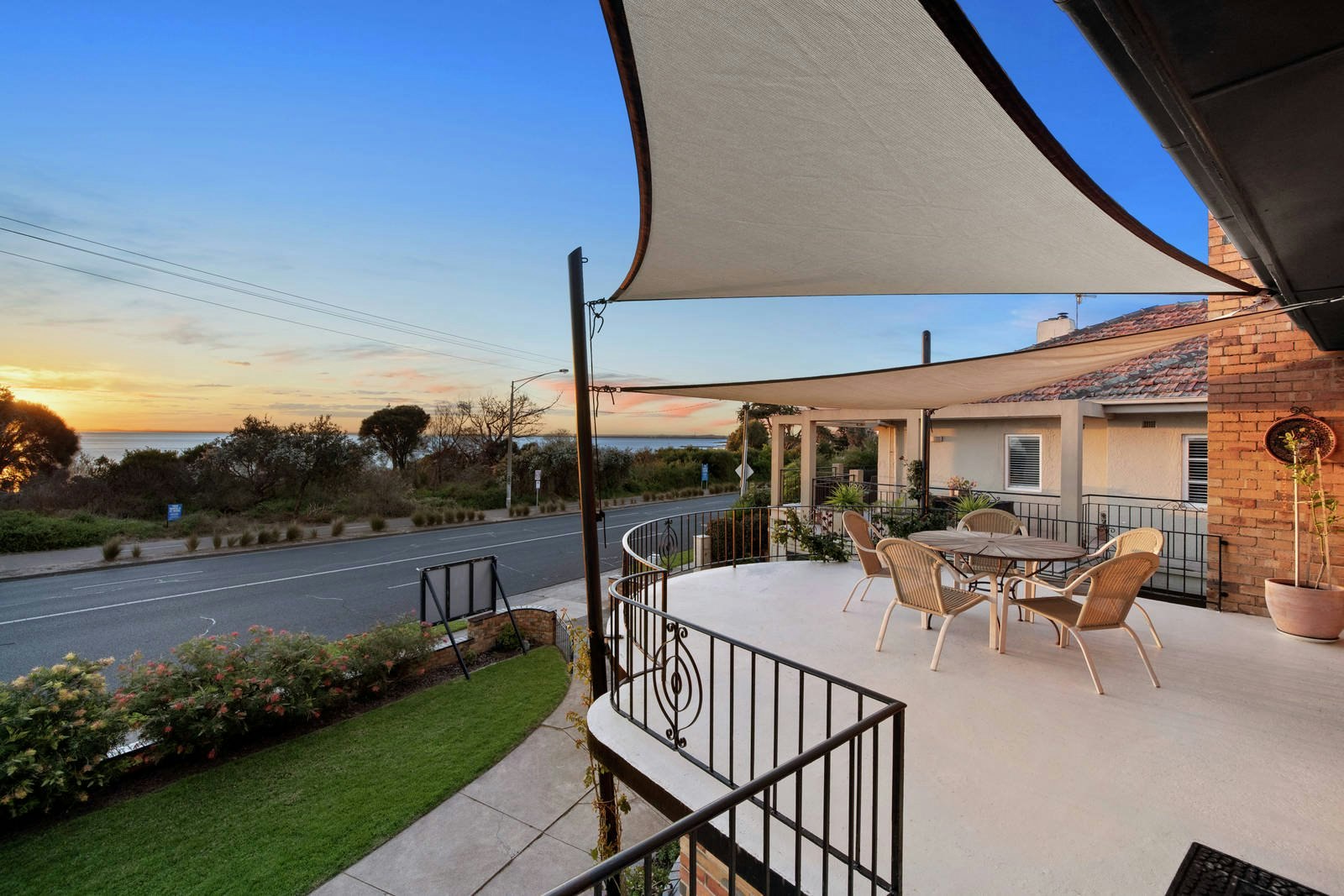 65 Beach Road, Hampton, VIC