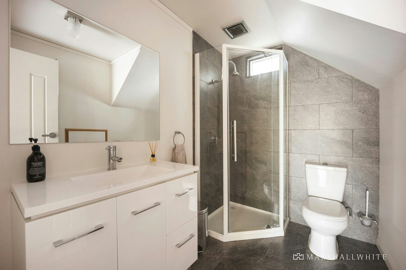 24 Douglas Street, Ashwood, VIC