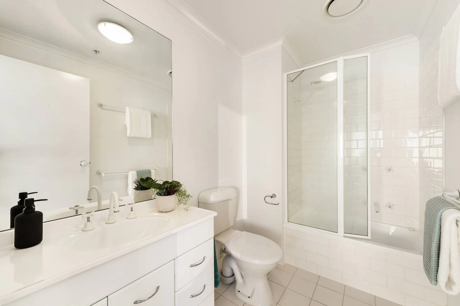 207/79 Whiteman Street, Southbank, VIC