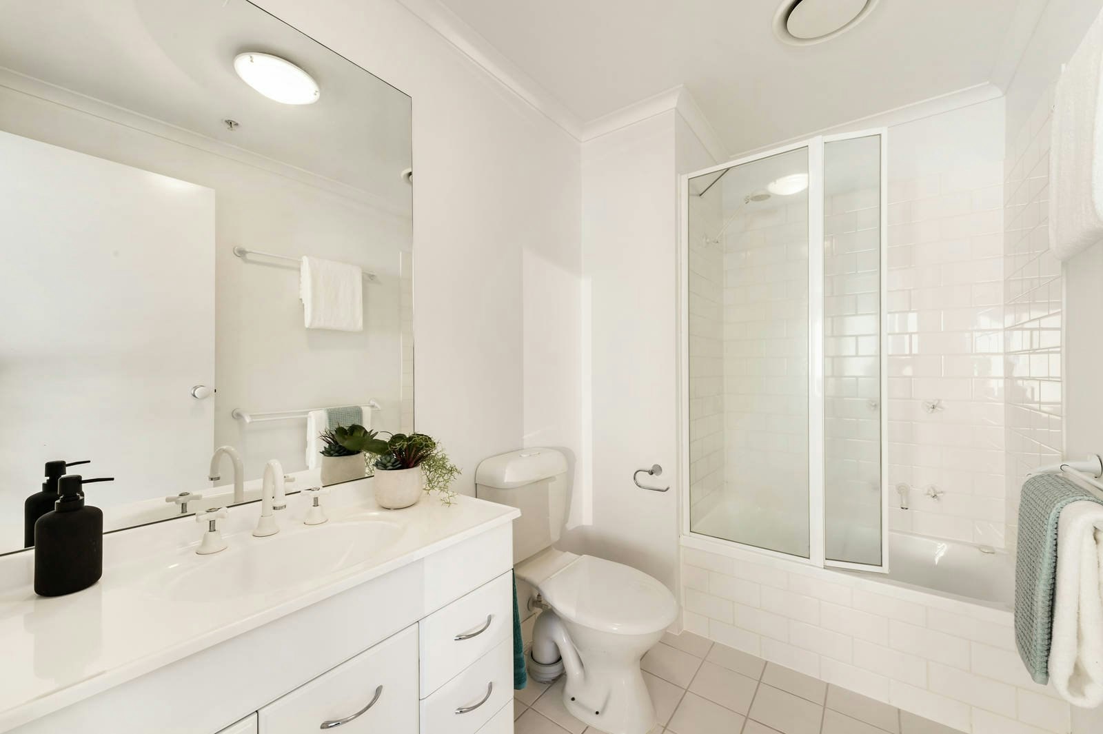 207/79 Whiteman Street, Southbank, VIC