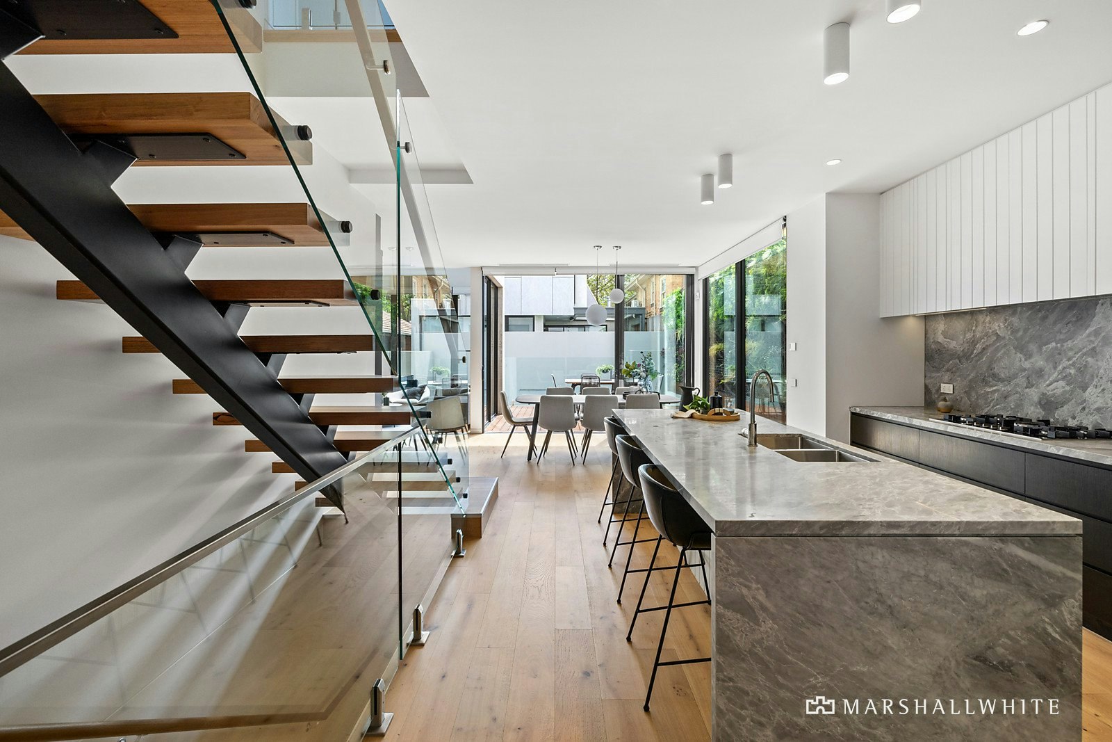 2/21 Broadway, Elwood, VIC