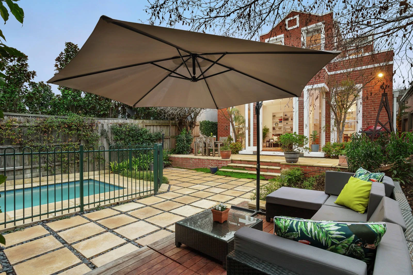 16 Lyndhurst Crescent, Hawthorn, VIC