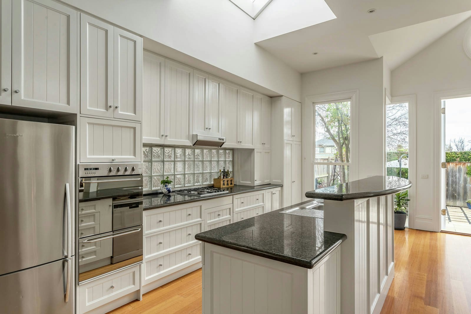 16 Lyndhurst Crescent, Hawthorn, VIC