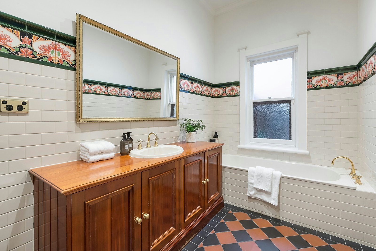 28 Russell Street, Camberwell, VIC