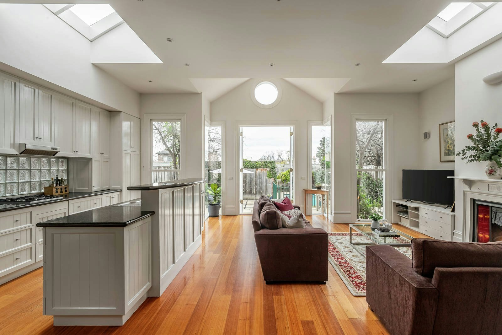 16 Lyndhurst Crescent, Hawthorn, VIC