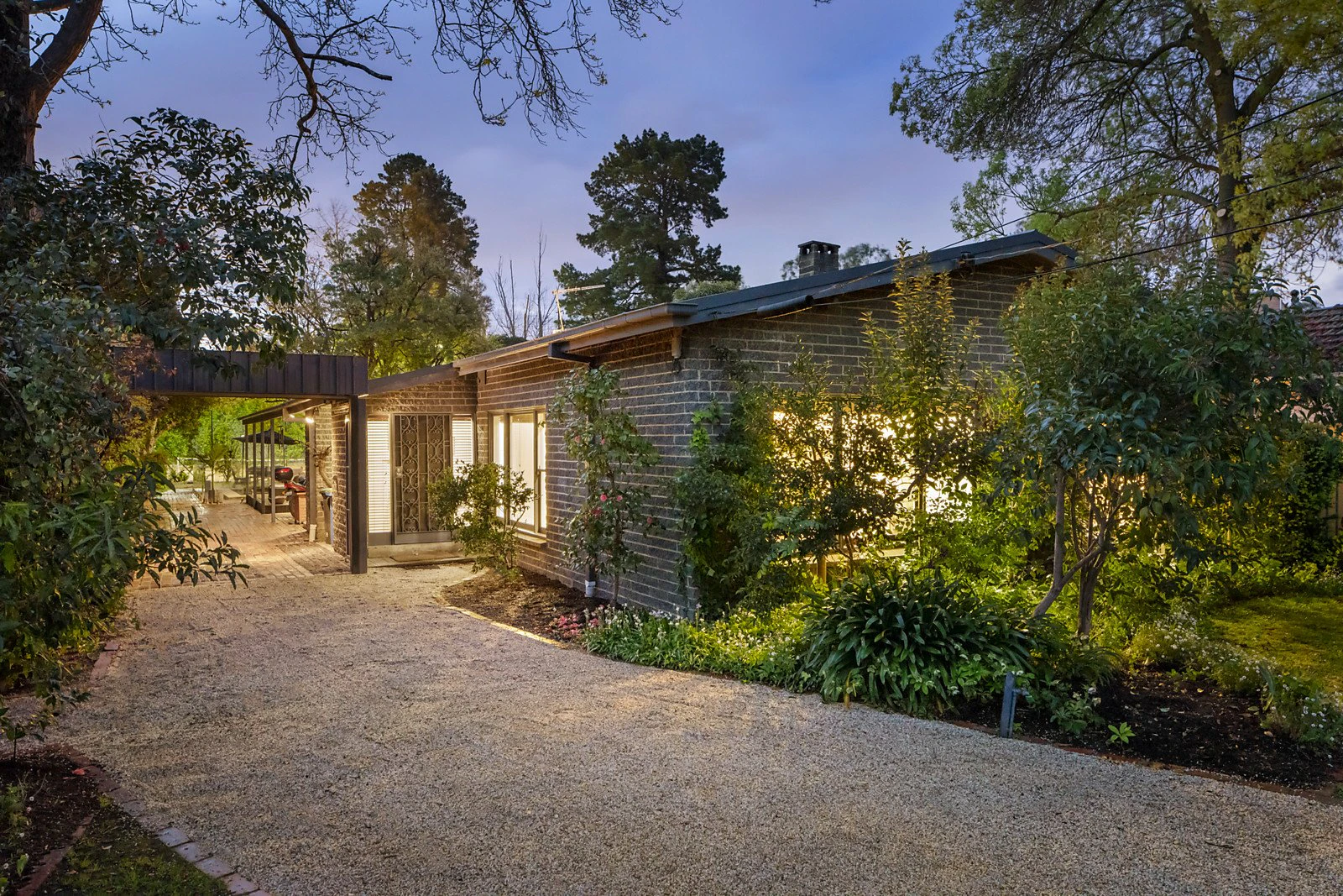 122 Ashburn Grove, Ashburton, VIC