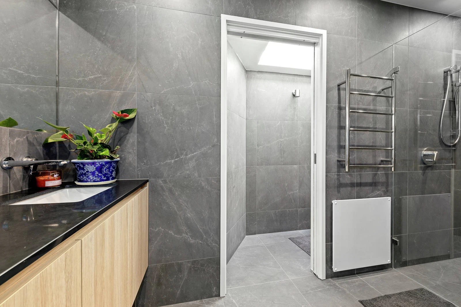 1B Power Avenue, Toorak, VIC