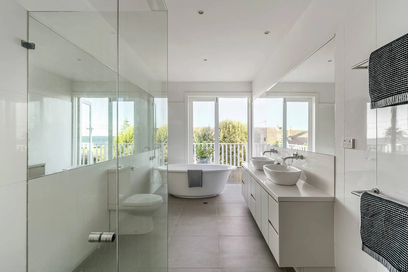 2 Seaview Avenue, Brighton, VIC