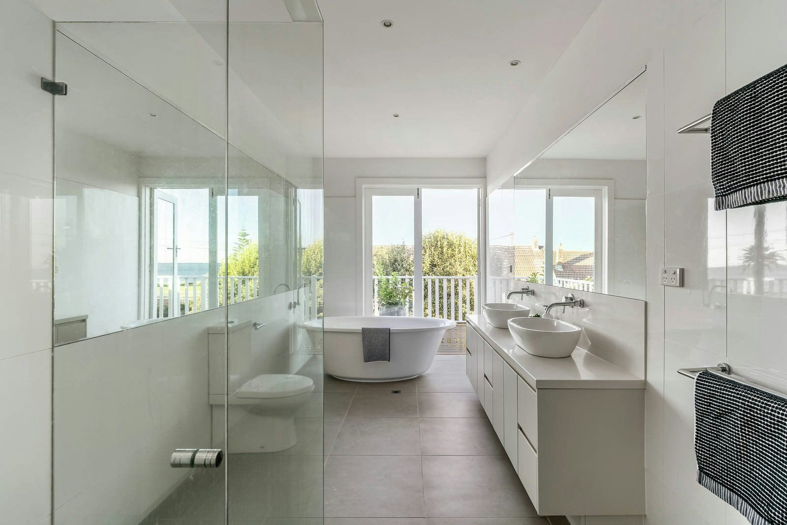 2 Seaview Avenue, Brighton, VIC