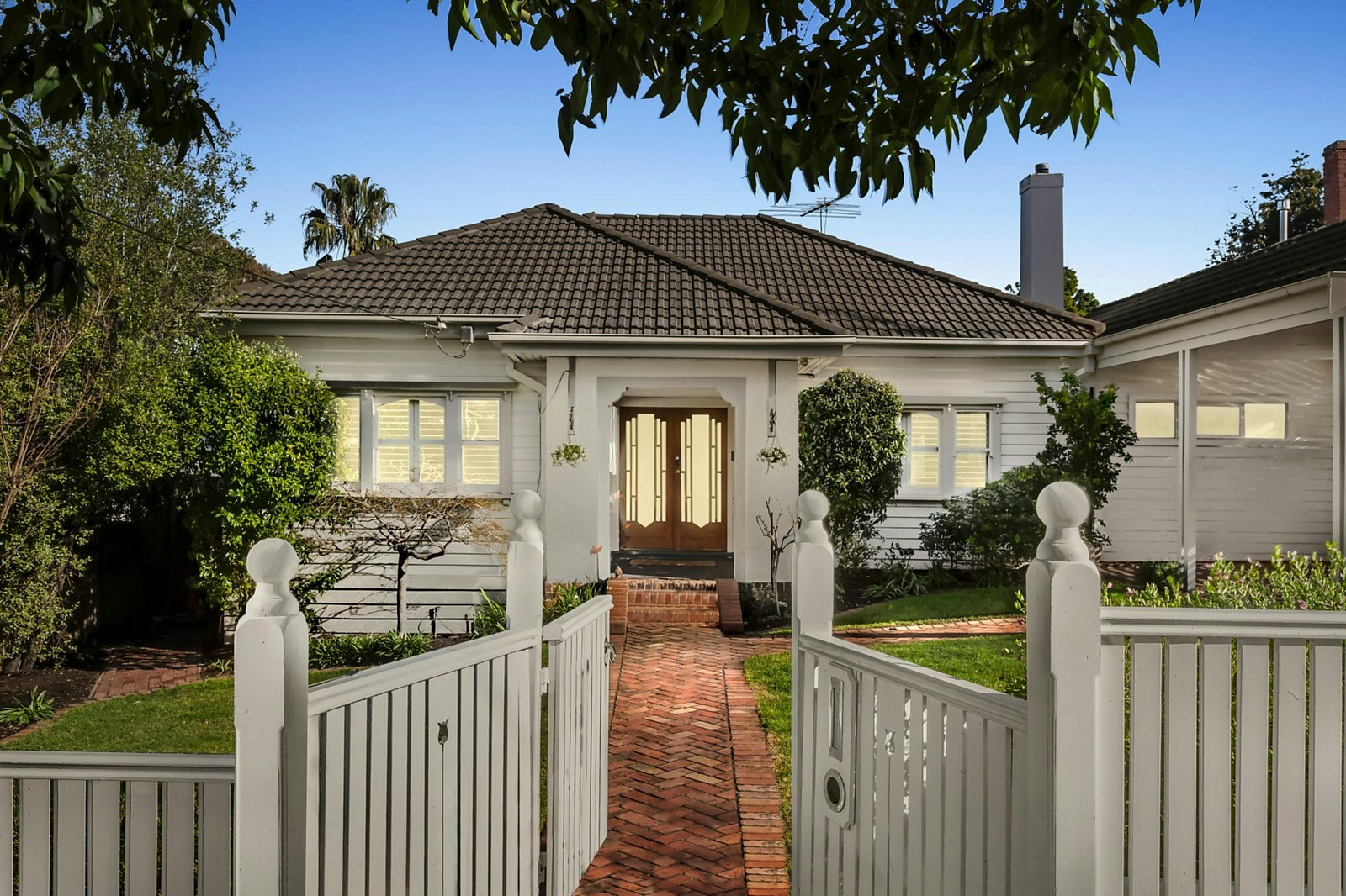 10 Hilltop Avenue, Glen Iris, VIC