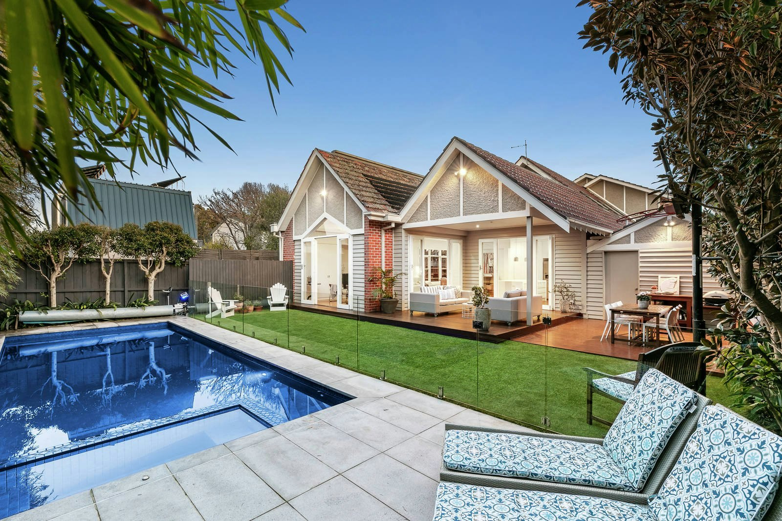 2 Seaview Avenue, Brighton, VIC