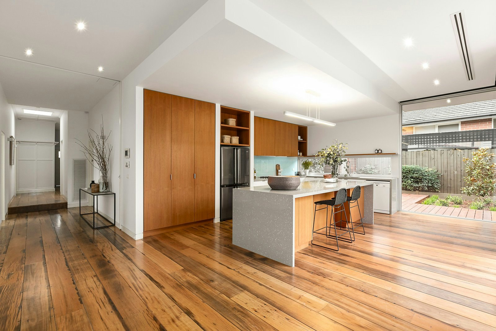 27 Iris Road, Glen Iris, VIC